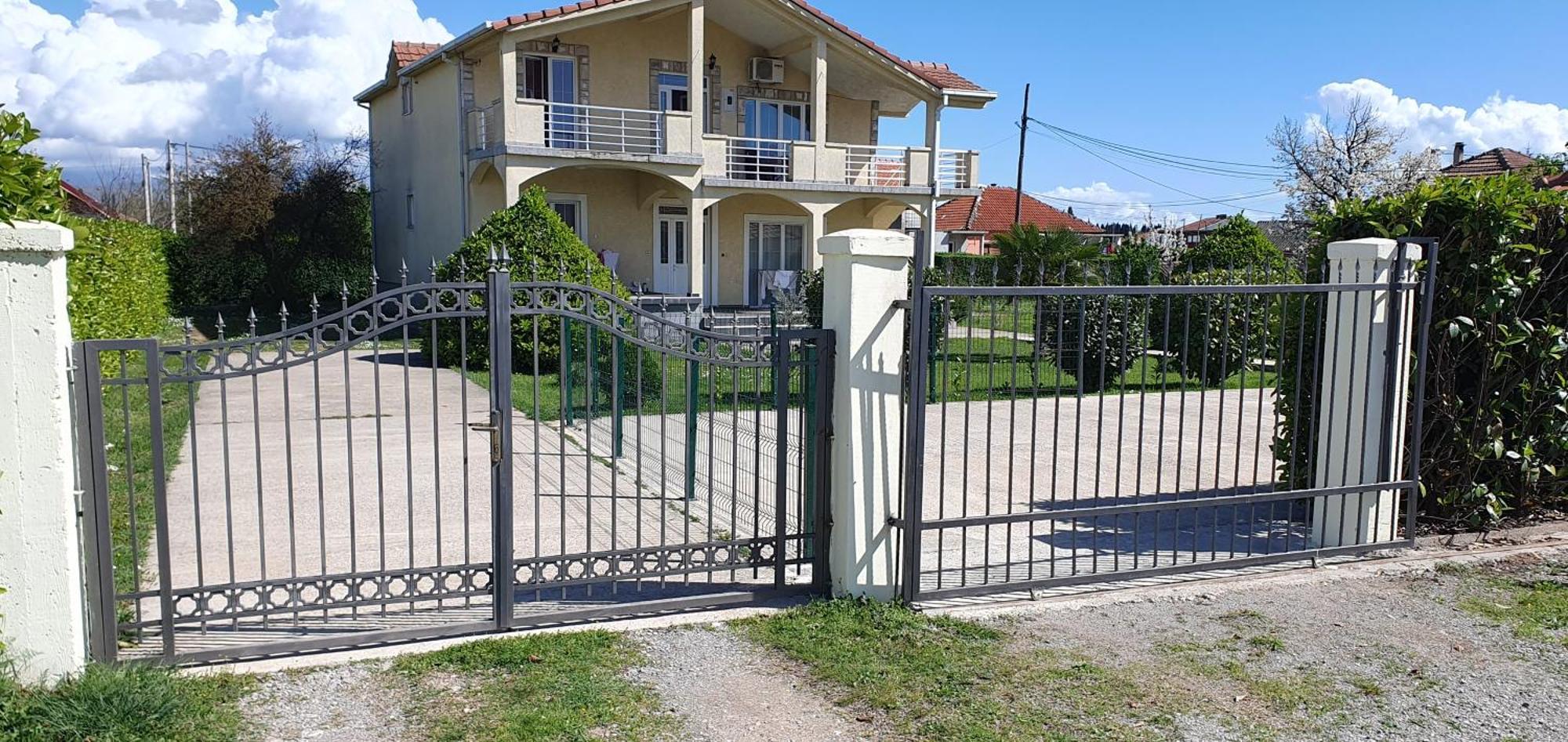 Cozzy Apartment Near The Aiport Podgorica Mitrovici  Luaran gambar