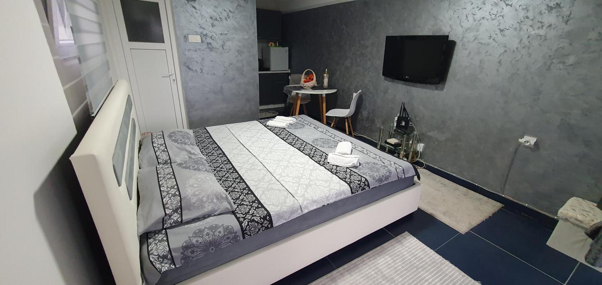 Cozzy Apartment Near The Aiport Podgorica Mitrovici  Luaran gambar