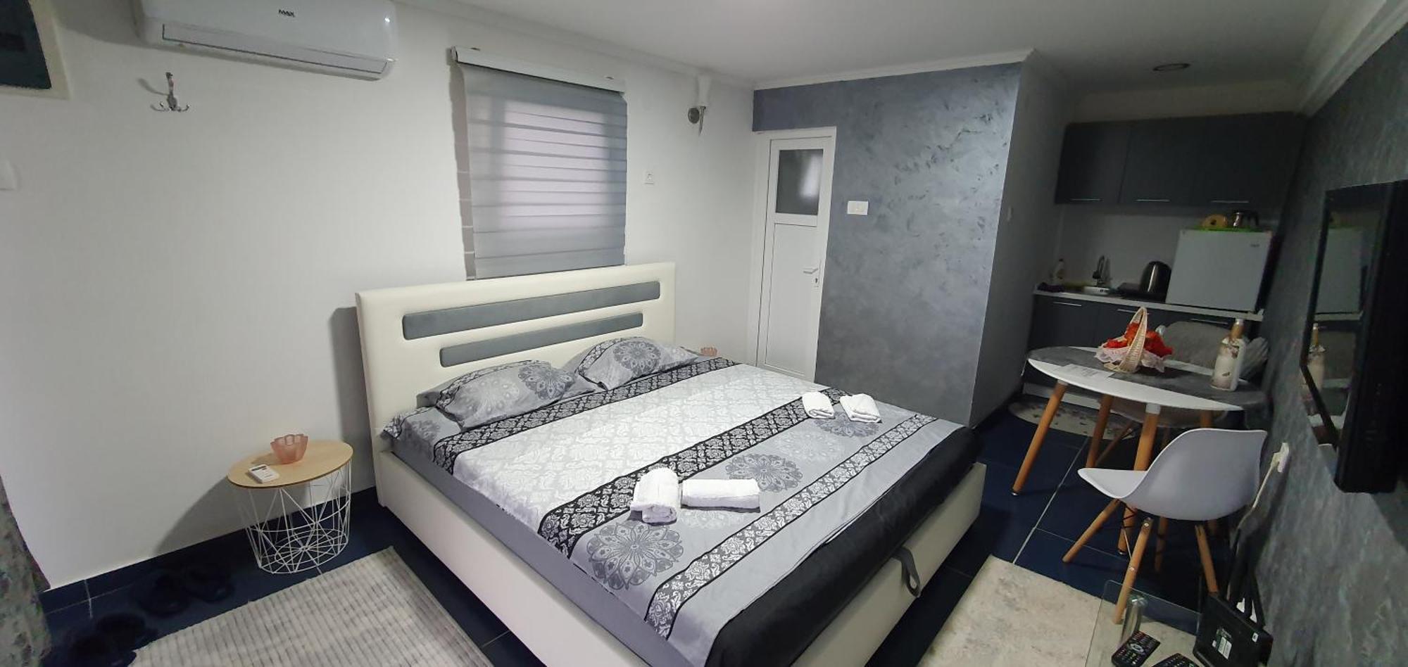 Cozzy Apartment Near The Aiport Podgorica Mitrovici  Luaran gambar